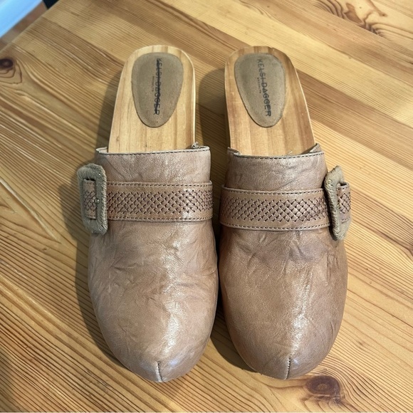 Kelsi Dagger Brooklyn Leather Carve Clogs Tan Size 8.5 JB - Picture 4 of 7